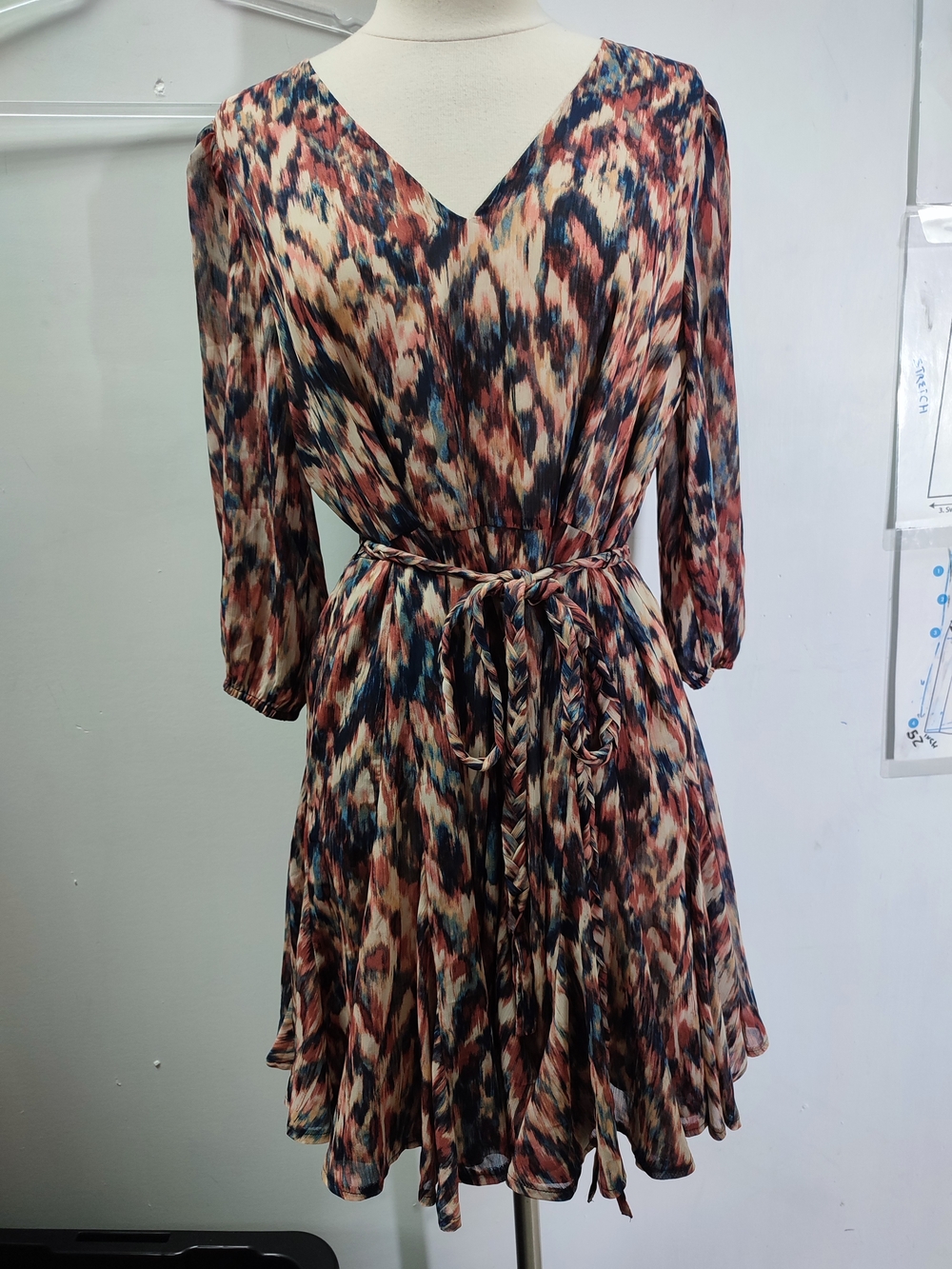 Evereve 3/4 Sleeve V-Neck Ikat Print Mini Dress Size M Braided Belt Flare Boho